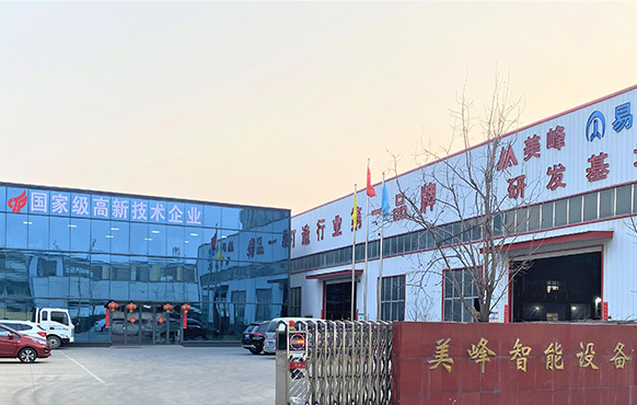 阿不來(lái)提·阿不都熱西提副主席，時(shí)任國(guó)家質(zhì)檢總局局長(zhǎng)王勇、婁勤儉副部長(zhǎng)與參賽選手合影留念